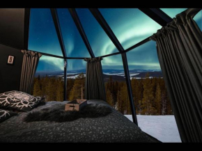 Mountain Glass Room Luxury getaway for two - wild nature experience in Sweden, Jokkmokk